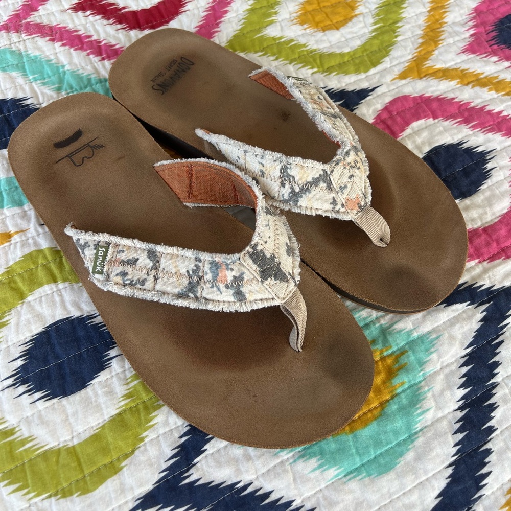 Men’s Sanuk Patterned Flip Flops